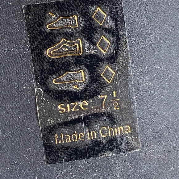 Open-toed faux suede camo ankle-strap shoe, size 7.5 - Picture 8 of 11